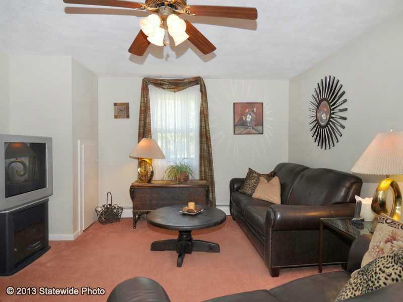 21 Chestnut Road North Kingstown, RI 02852 - Photo 5 of 25 Den/Family/Great Room.