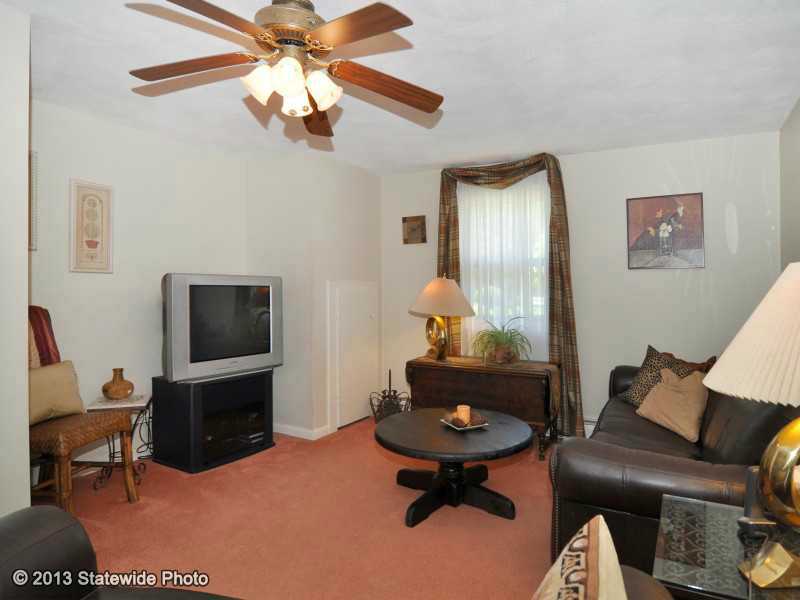 21 Chestnut Road North Kingstown, RI 02852 - Photo 6 of 25 Den/Family/Great Room.