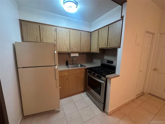 $2,000 | 32-27 42nd Street | Astoria