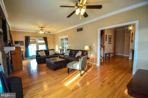 13284 Firefly Road Culpeper, VA 22701 - Photo 10 of 24 Living Room