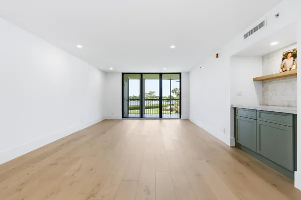 $1,389,999 | 1000 North Us Highway, Unit BE205, Jupiter, FL 33477