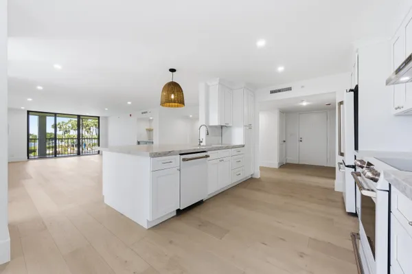 $1,389,999 | 1000 North Us Highway, Unit BE205, Jupiter, FL 33477