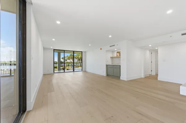 $1,389,999 | 1000 North Us Highway, Unit BE205, Jupiter, FL 33477