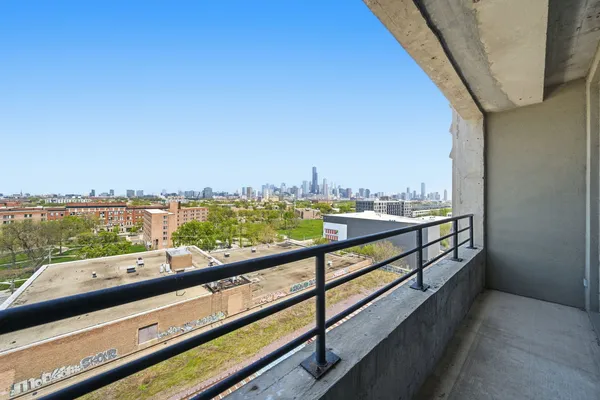 $212,000 | 1550 South Blue Island Avenue, Unit 912, Chicago, IL 60608