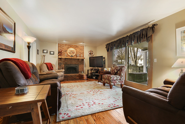 3490 Ronald Road Crete, IL 60417 - Photo 10 of 25 a living room with fireplace furniture and a flat screen tv