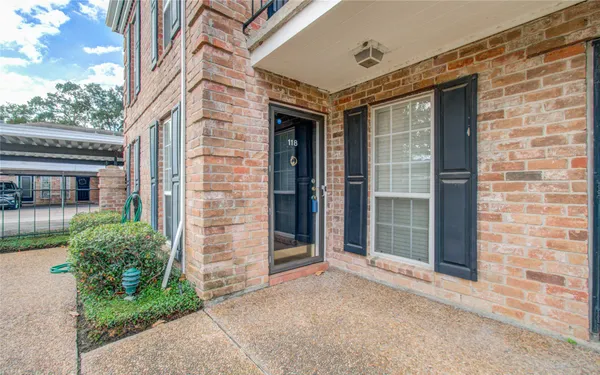 $1,090 | 6410 Del Monte Drive, Unit 118, Houston, TX 77057