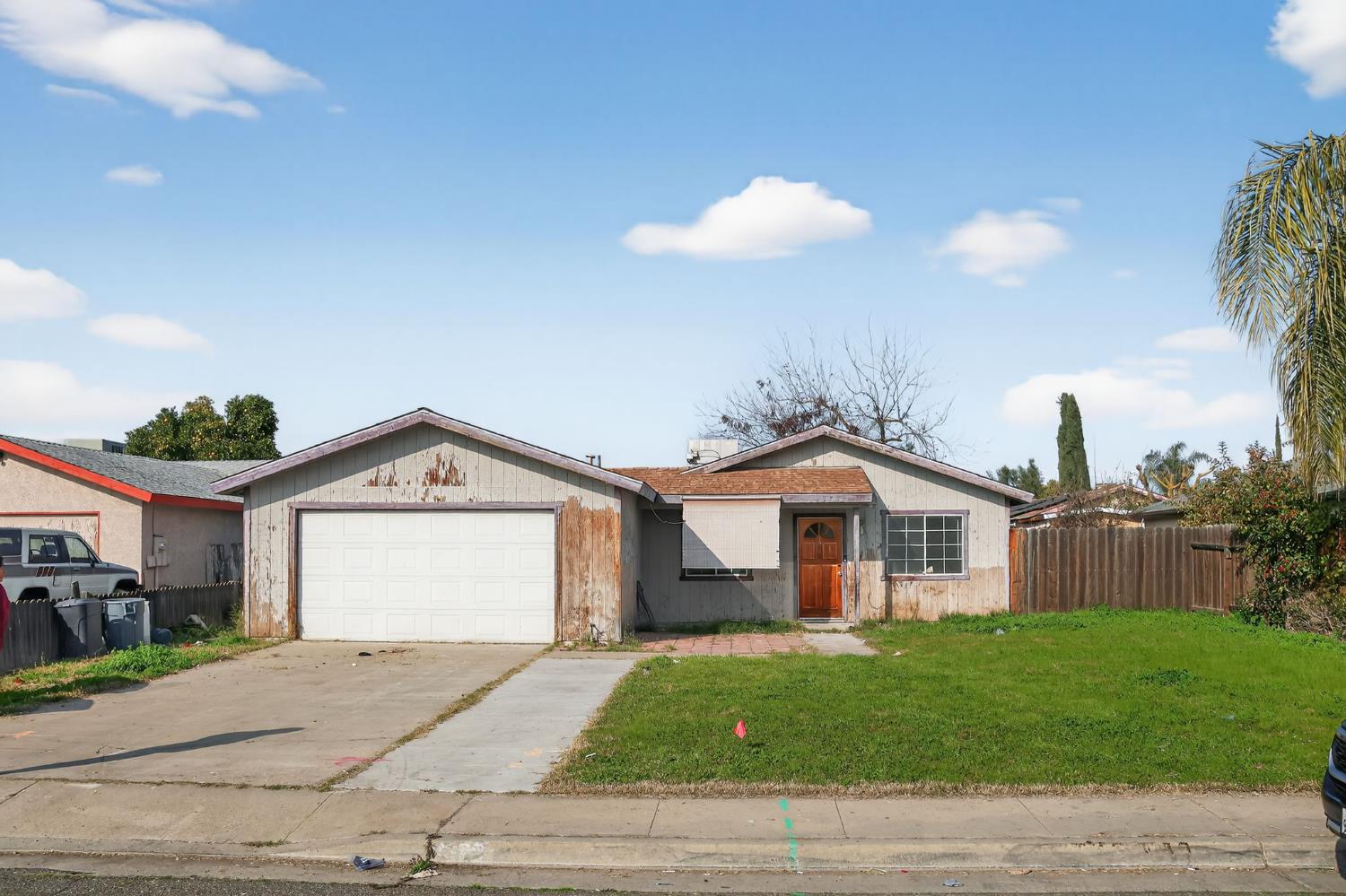 1372 East Laroda Circle Reedley, CA 93654 - Photo 2 of 22
