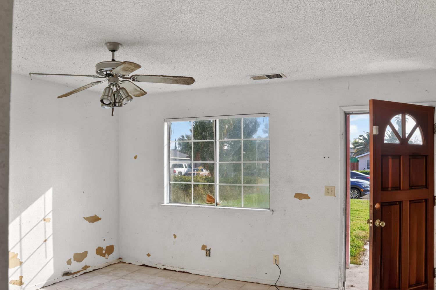 1372 East Laroda Circle Reedley, CA 93654 - Photo 5 of 22