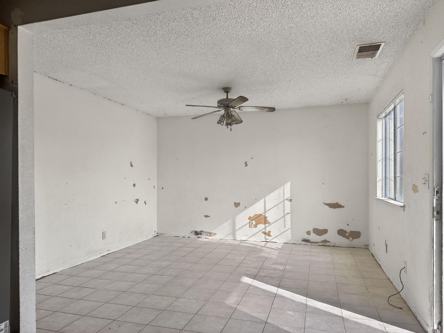 1372 East Laroda Circle Reedley, CA 93654 - Photo 7 of 22