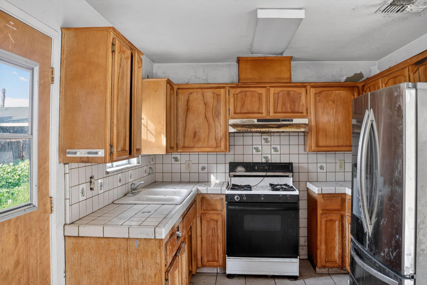 1372 East Laroda Circle Reedley, CA 93654 - Photo 8 of 22