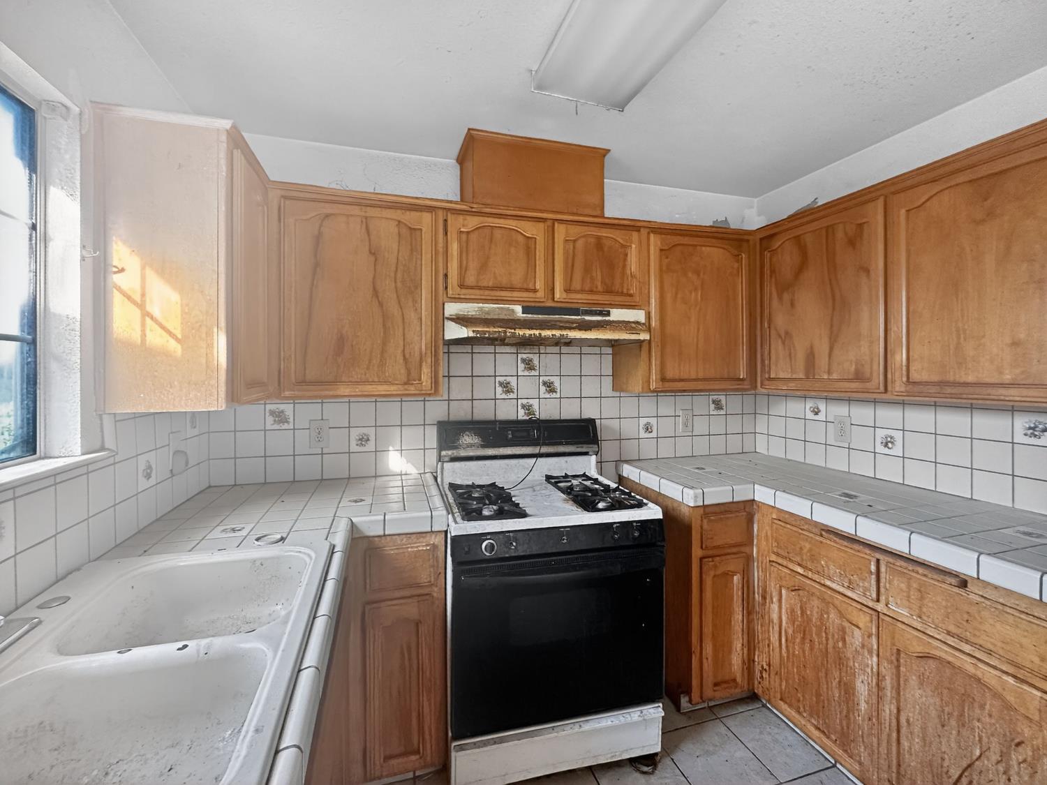 1372 East Laroda Circle Reedley, CA 93654 - Photo 9 of 22