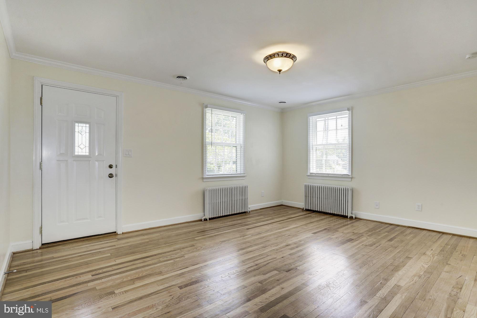 518 Harding Drive Silver Spring, MD 20901 - Photo 2 of 23 Living Room
