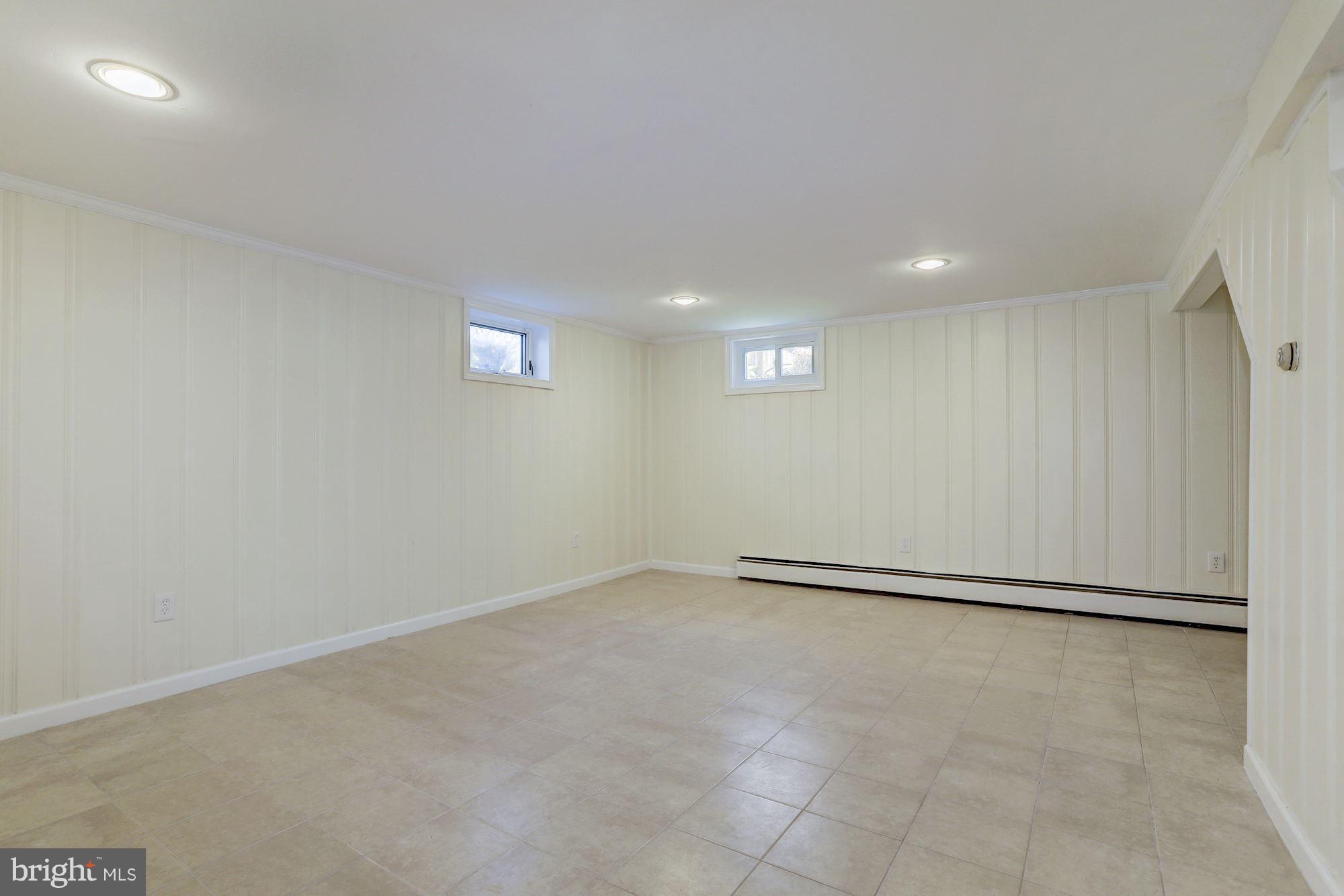 518 Harding Drive Silver Spring, MD 20901 - Photo 15 of 23 Family Room