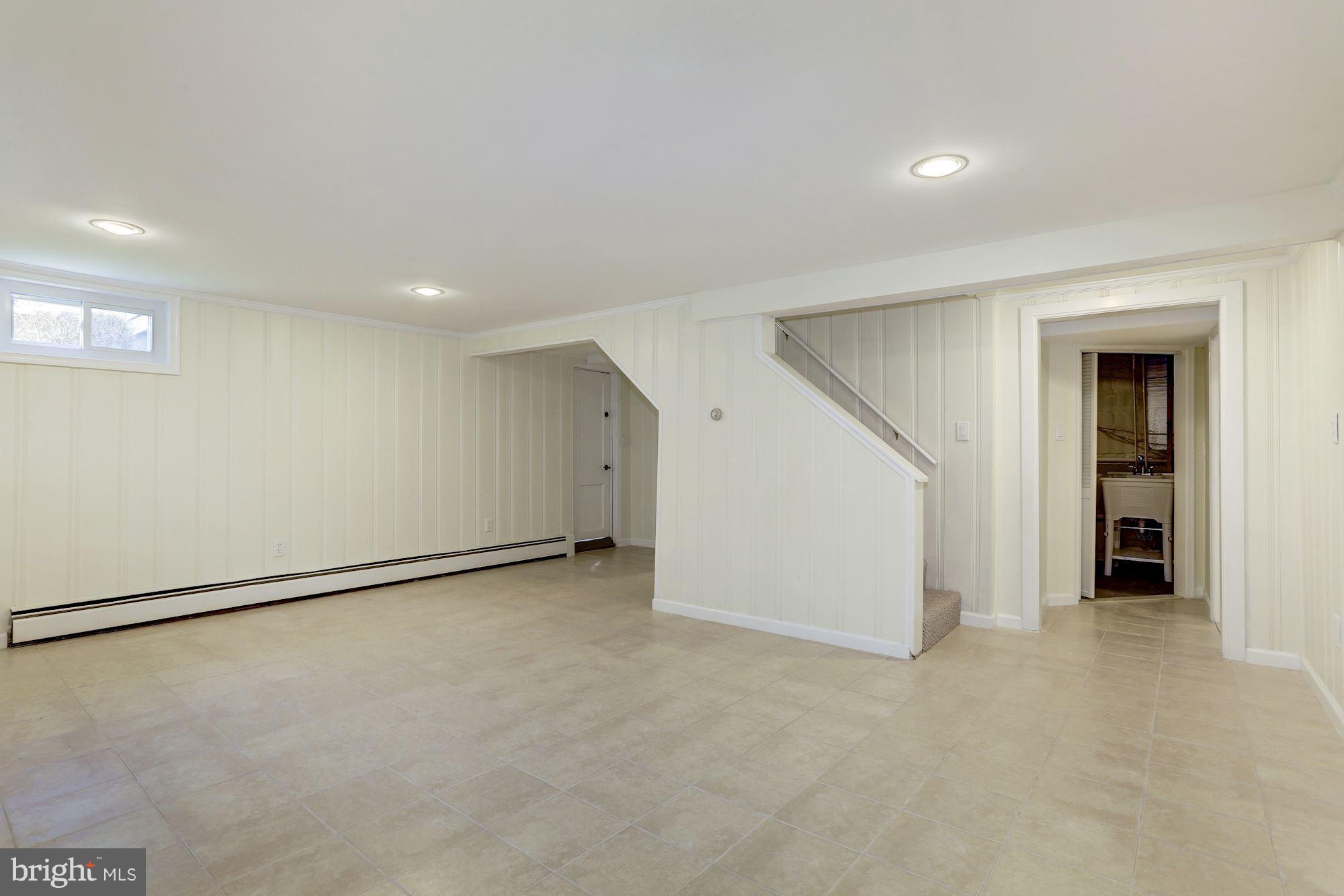 518 Harding Drive Silver Spring, MD 20901 - Photo 16 of 23 Family Room