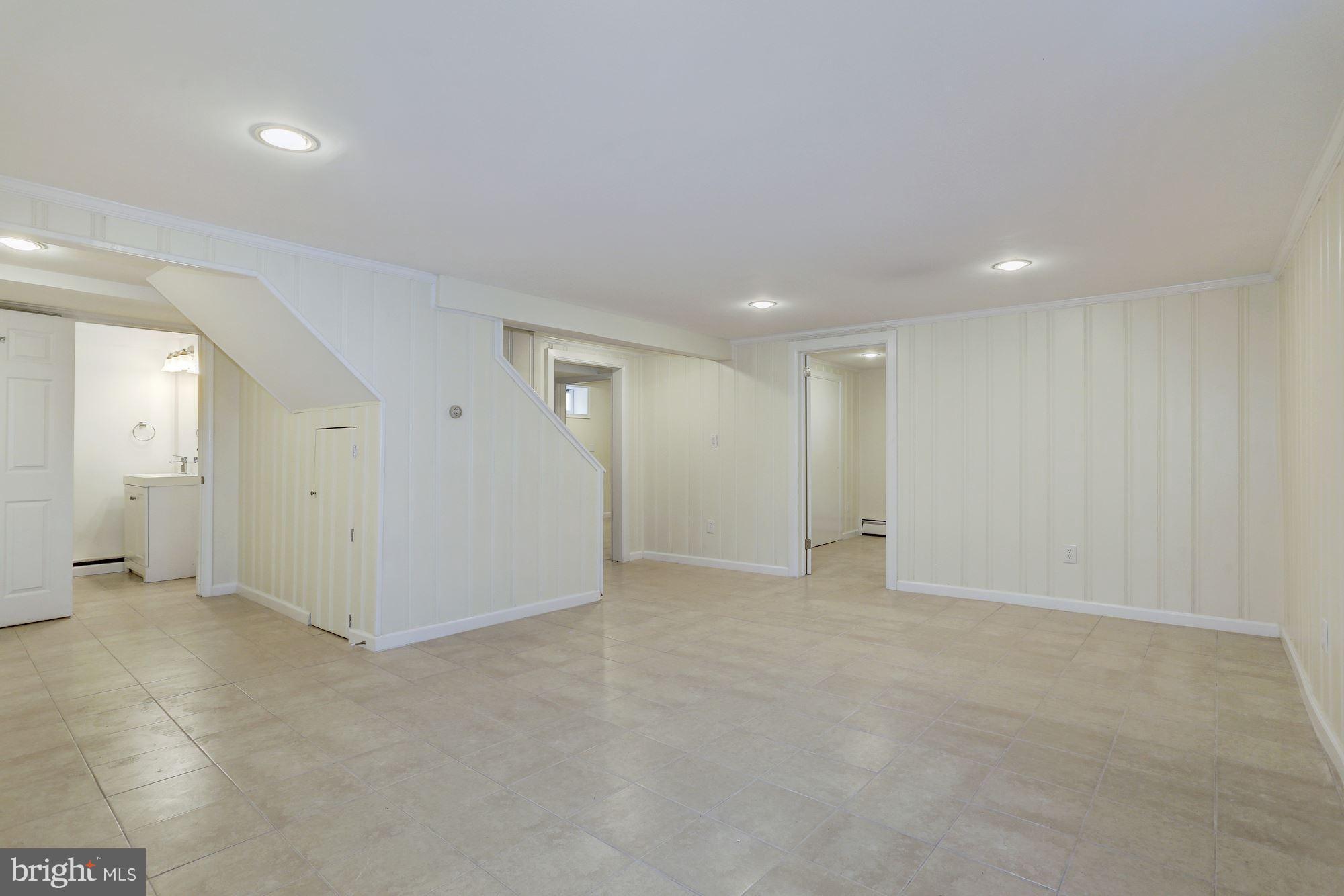 518 Harding Drive Silver Spring, MD 20901 - Photo 17 of 23 Family Room