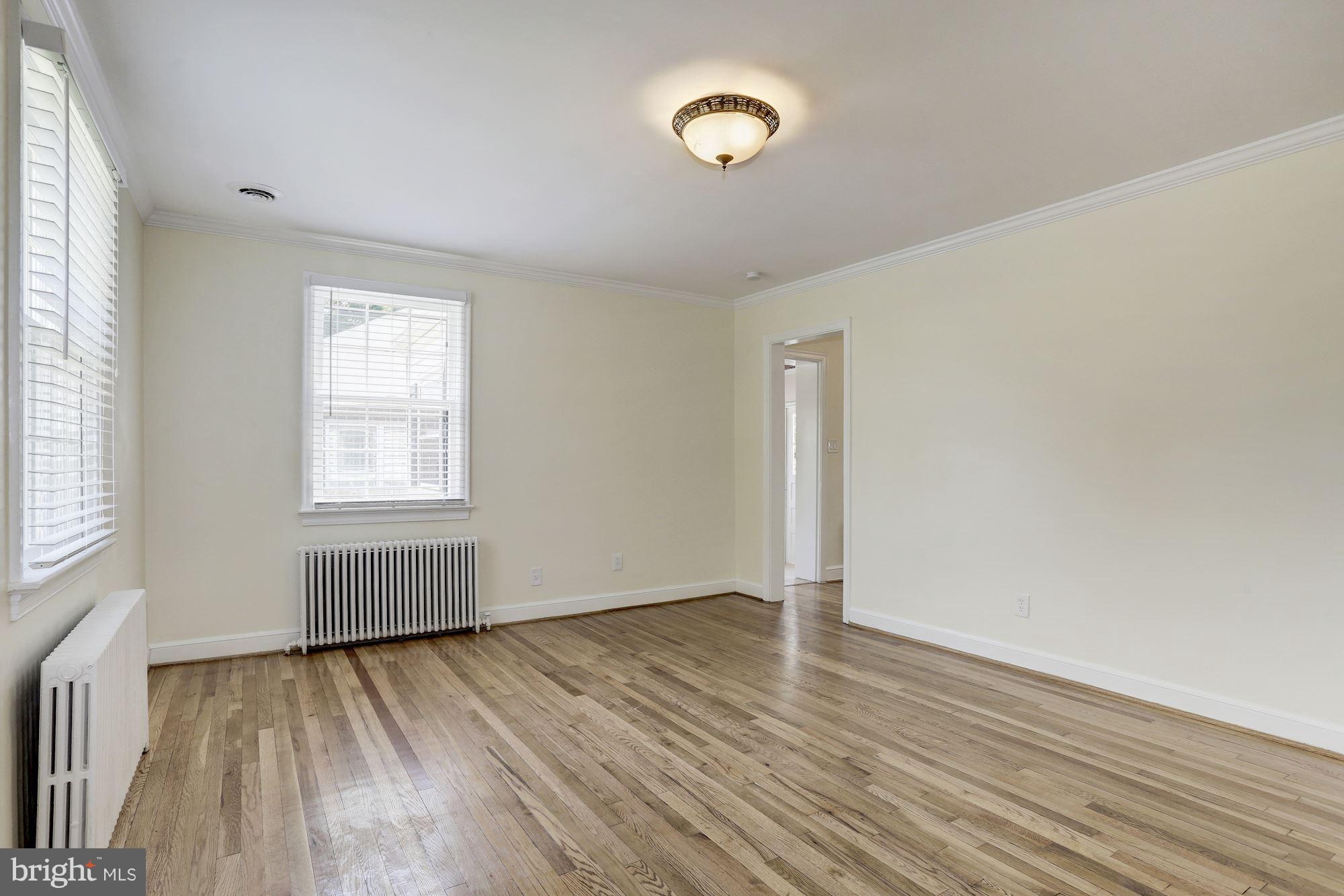 518 Harding Drive Silver Spring, MD 20901 - Photo 3 of 23 Living Room