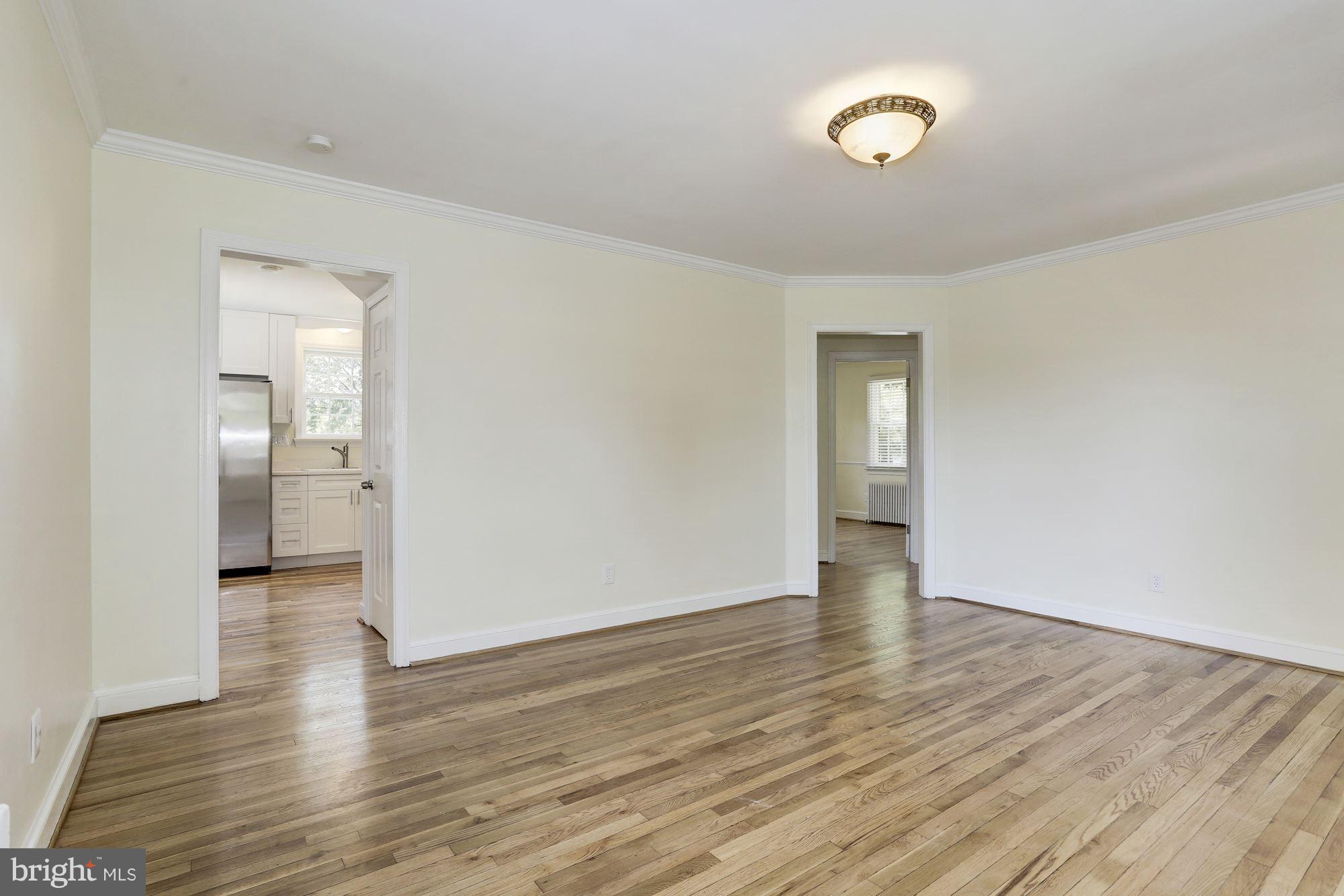518 Harding Drive Silver Spring, MD 20901 - Photo 4 of 23 Living Room