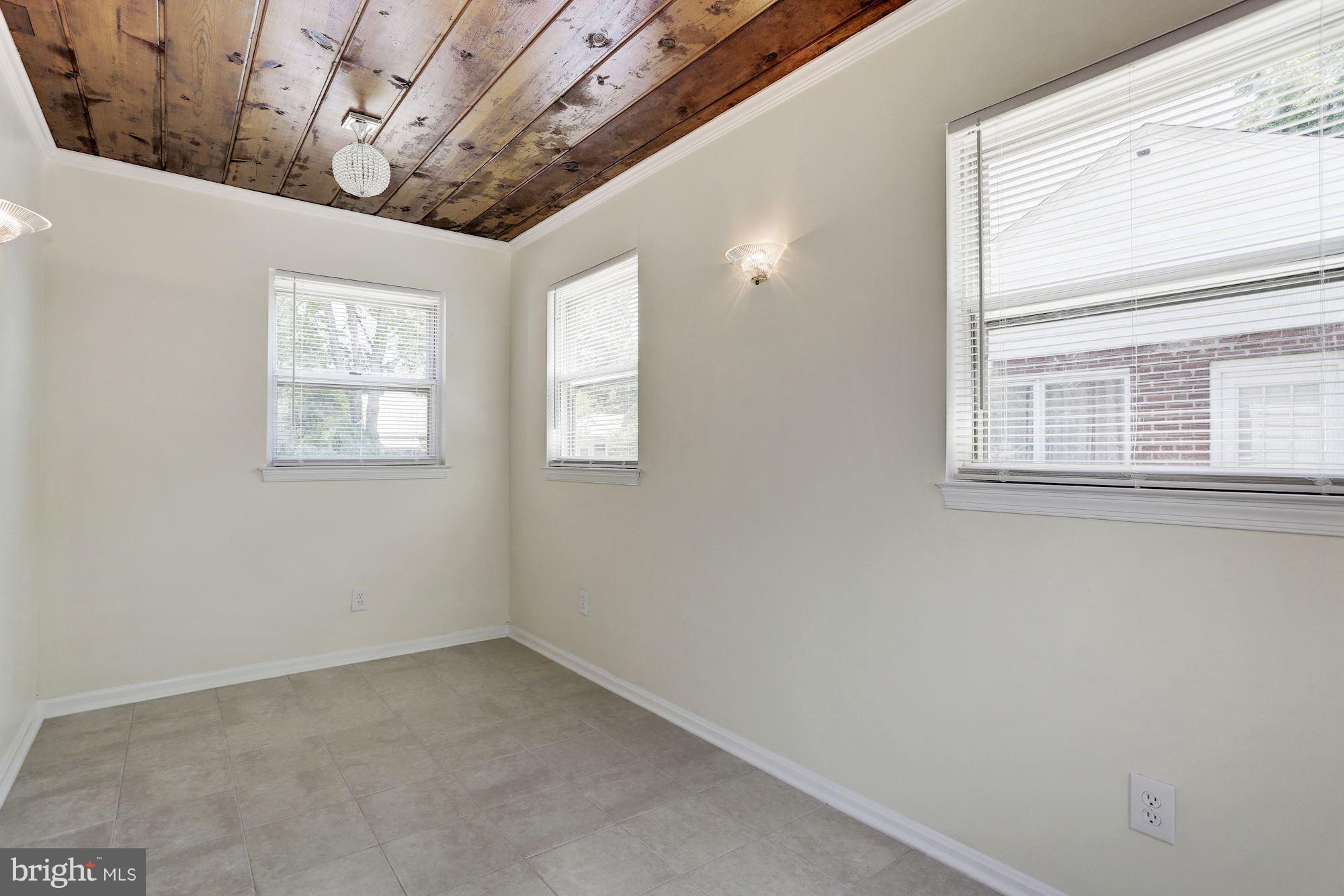 518 Harding Drive Silver Spring, MD 20901 - Photo 8 of 23 Sunroom/ Dining Room