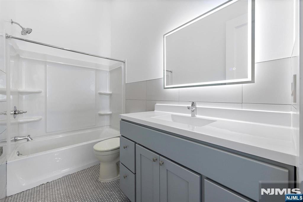 153 Orchard Street East Rutherford, NJ 07073 - Photo 15 of 23 Gallery Image 15