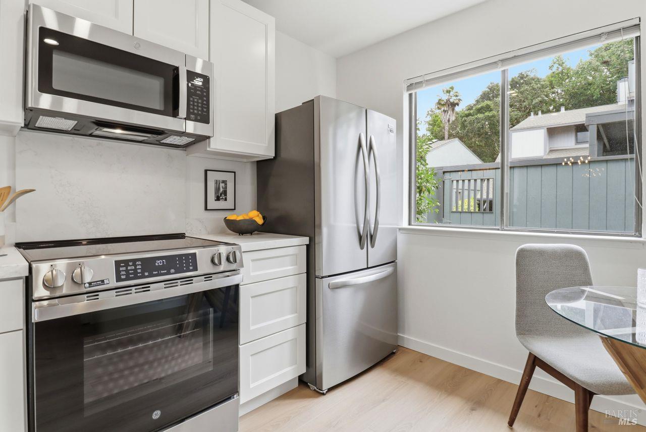 318 Sylvia Way San Rafael, CA 94903 - Photo 10 of 39