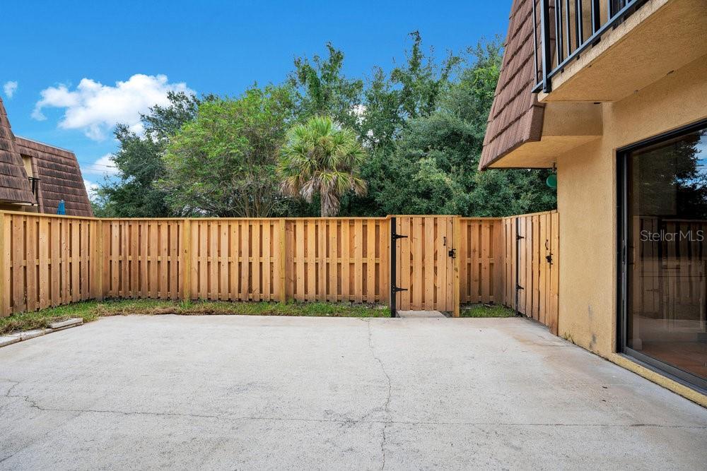 5286 Willow Court, Unit 505 Orlando, FL 32811 - Photo 26 of 33 a view of a street with a wooden fence