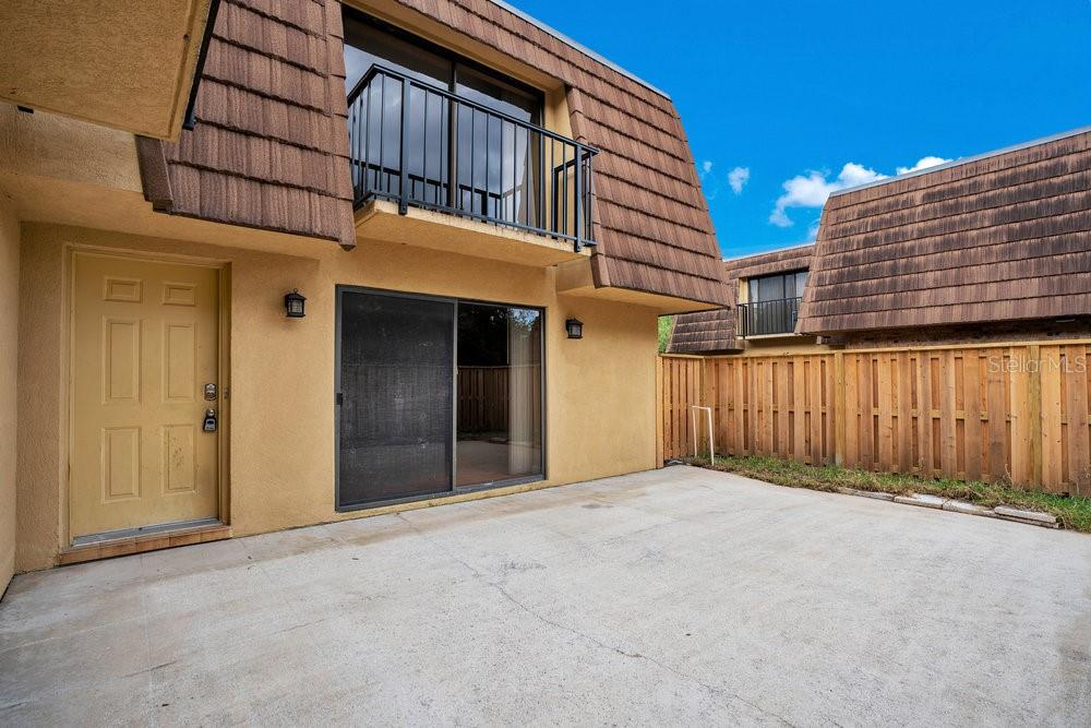 5286 Willow Court, Unit 505 Orlando, FL 32811 - Photo 3 of 33 a view of a house with a wooden fence