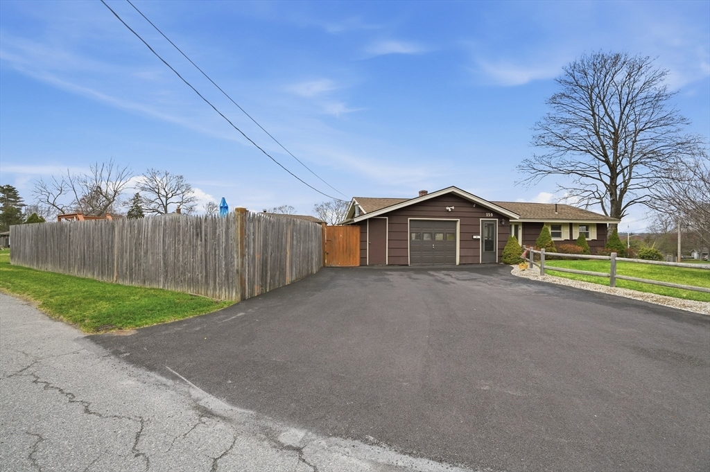 159 Kathleen Road Brockton, MA 02302 - Photo 3 of 38