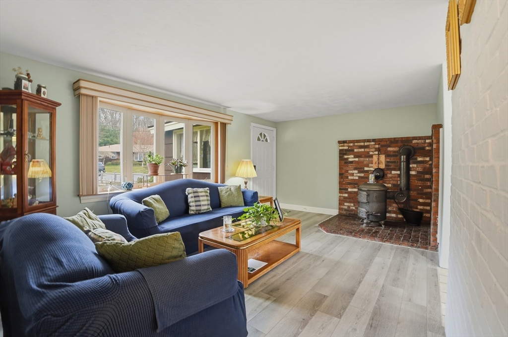 159 Kathleen Road Brockton, MA 02302 - Photo 5 of 38