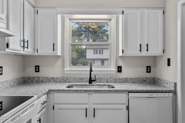 $1,575 | 48 Port W Court, Unit D, Swansboro, NC 28584