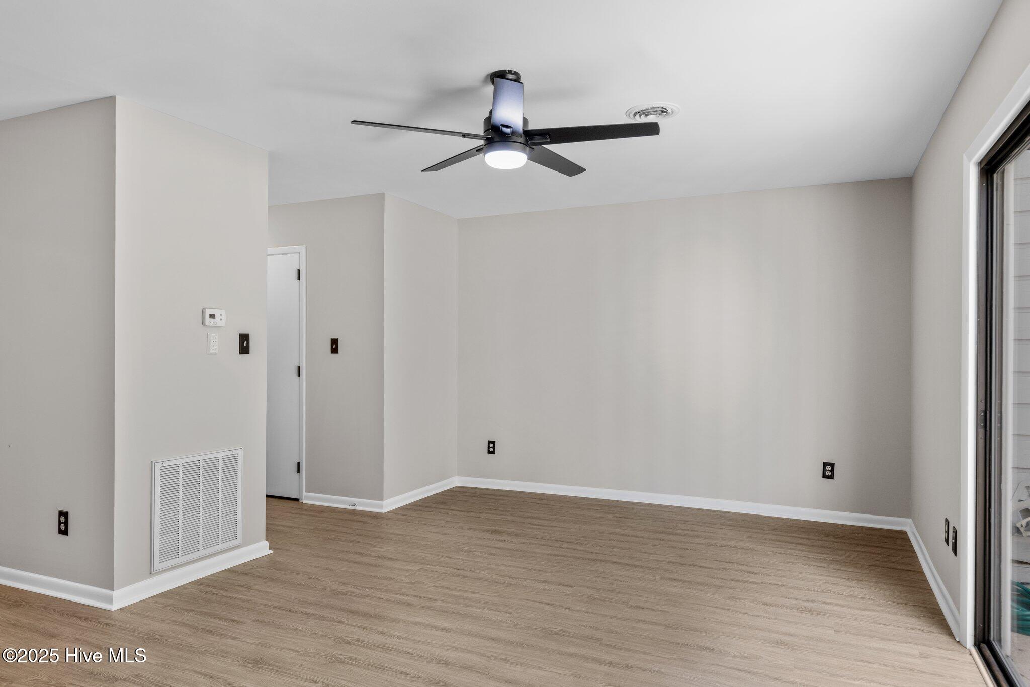 48 Port W Court, Unit D Swansboro, NC 28584 - Photo 16 of 33 Living room