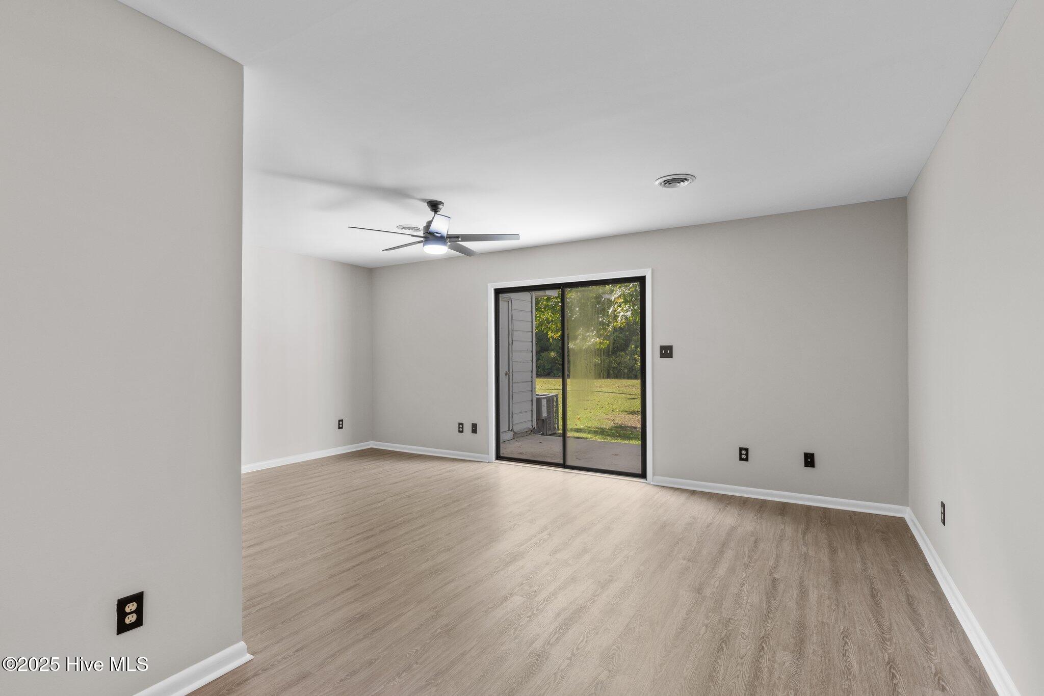 48 Port W Court, Unit D Swansboro, NC 28584 - Photo 18 of 33 Dining and living combo