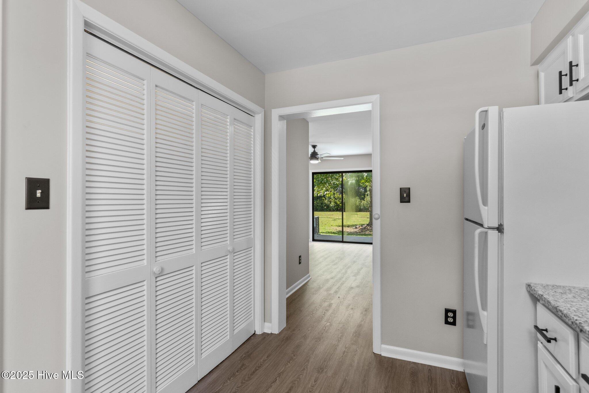 48 Port W Court, Unit D Swansboro, NC 28584 - Photo 8 of 33 Kitchen to living room