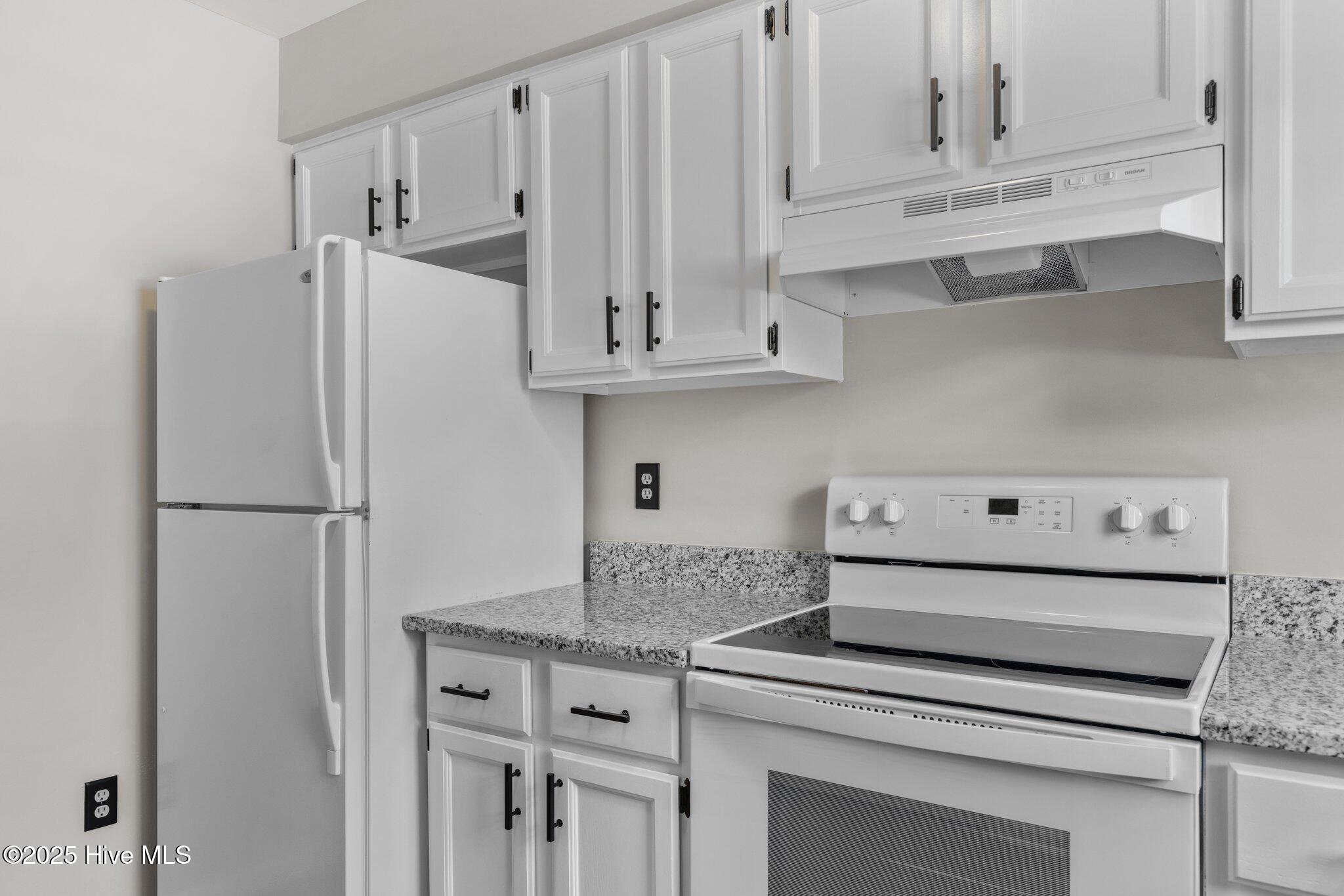 48 Port W Court, Unit D Swansboro, NC 28584 - Photo 10 of 33 Kitchen