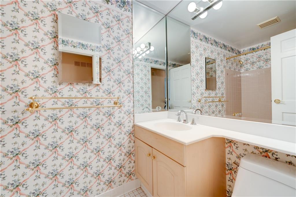 207 Baintree Road Coraopolis, PA 15108 - Photo 13 of 25 Full hall bathroom