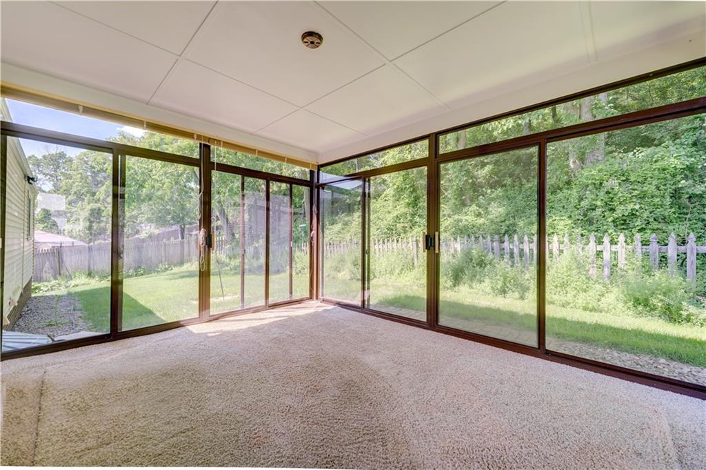 207 Baintree Road Coraopolis, PA 15108 - Photo 4 of 25 Glass-enclosed 3 Seasons room.