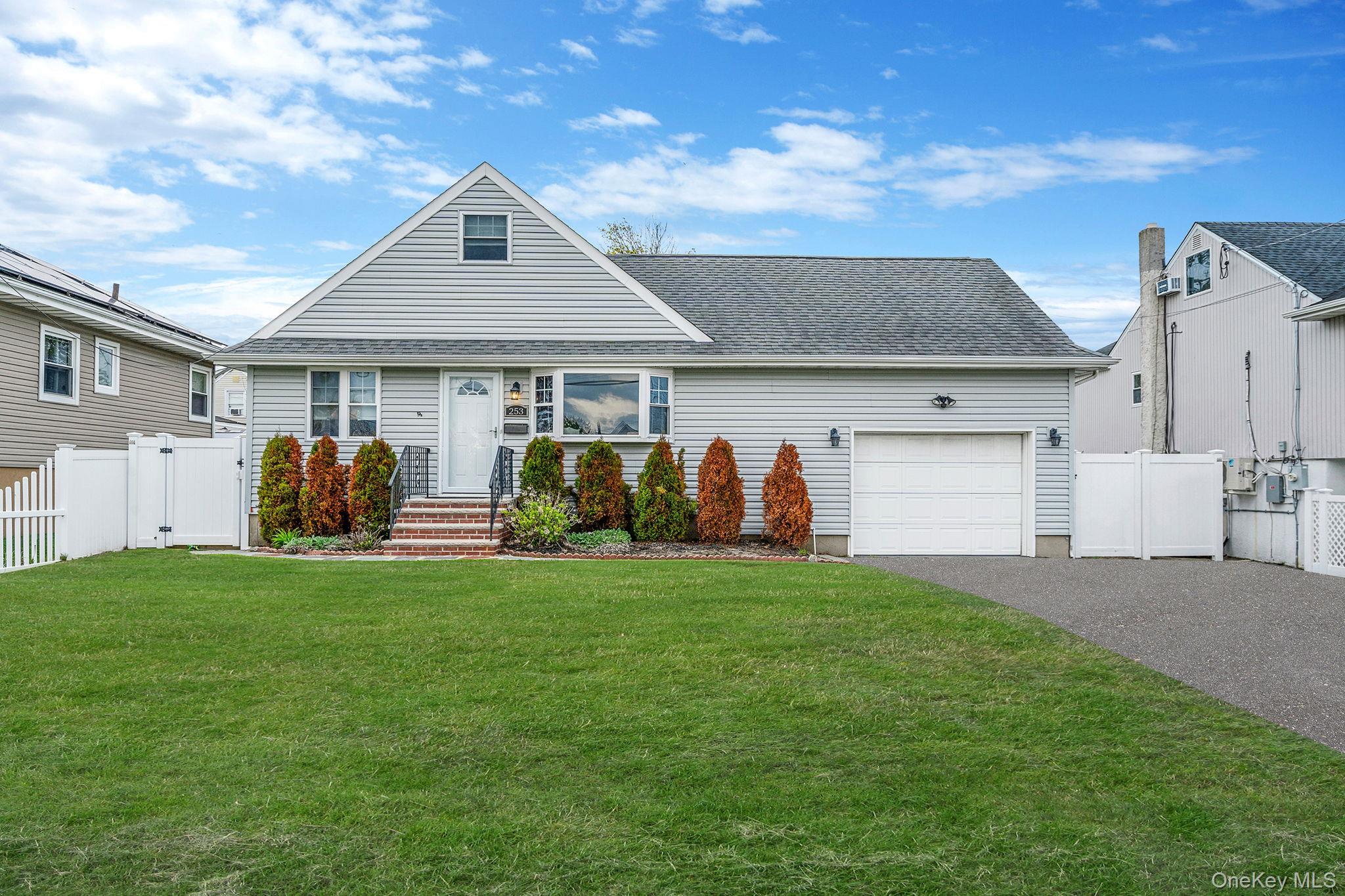 253 East Riviera Drive Lindenhurst, NY 11757 - Photo 1 of 24