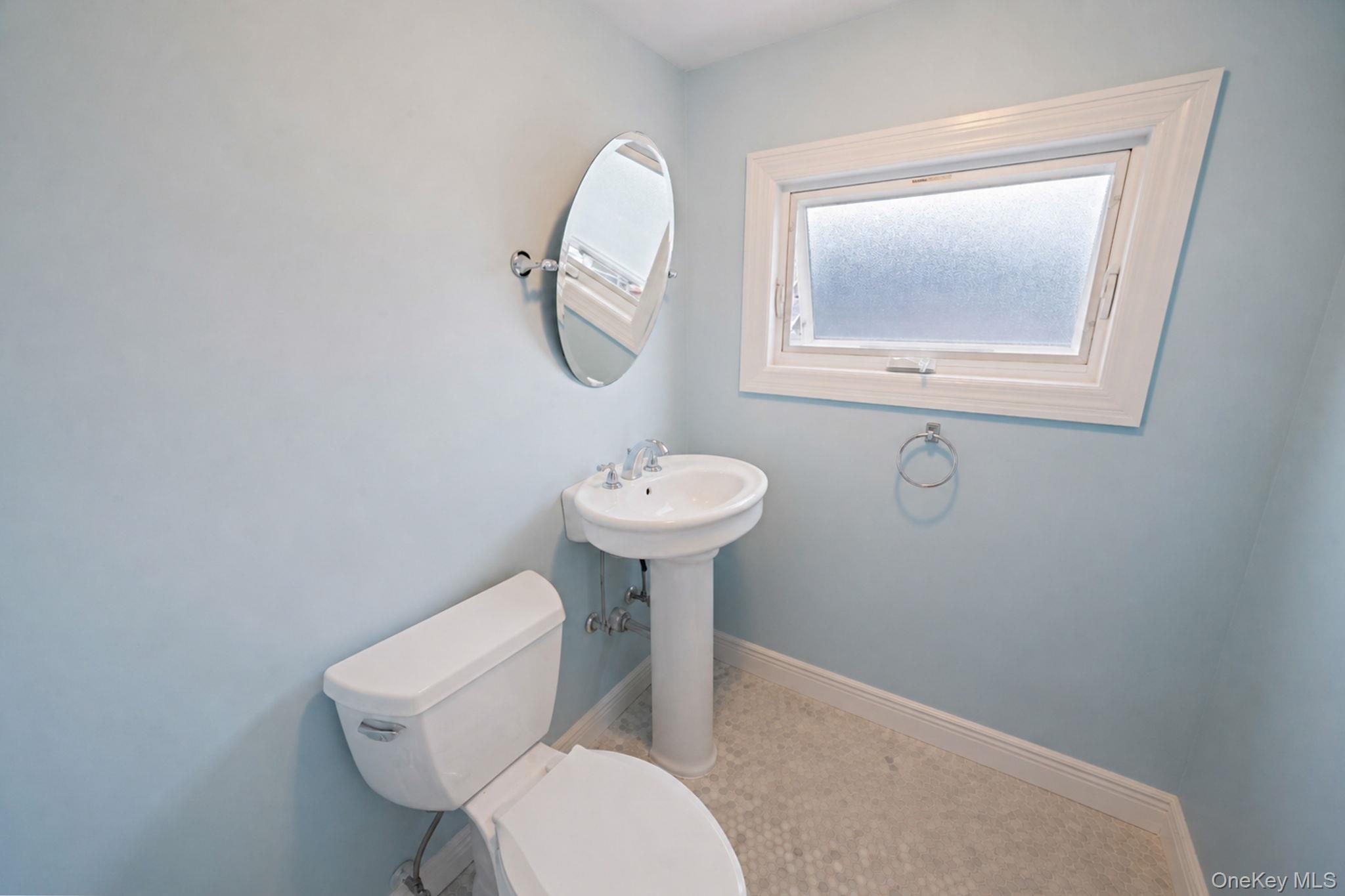 253 East Riviera Drive Lindenhurst, NY 11757 - Photo 18 of 24