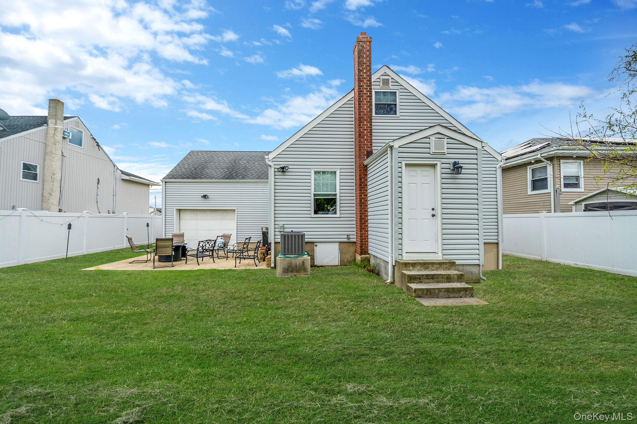 253 East Riviera Drive Lindenhurst, NY 11757 - Photo 20 of 24