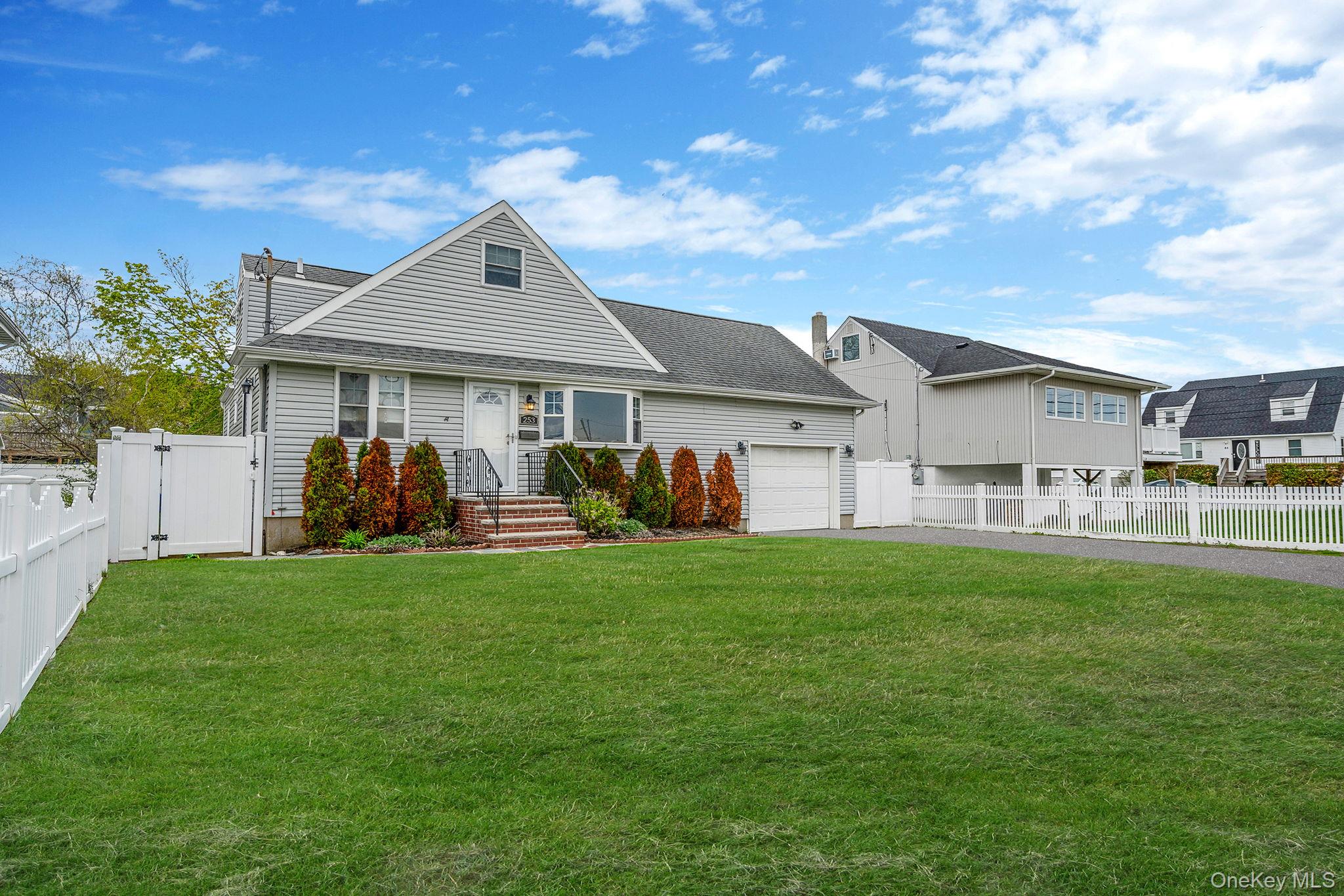 253 East Riviera Drive Lindenhurst, NY 11757 - Photo 2 of 24