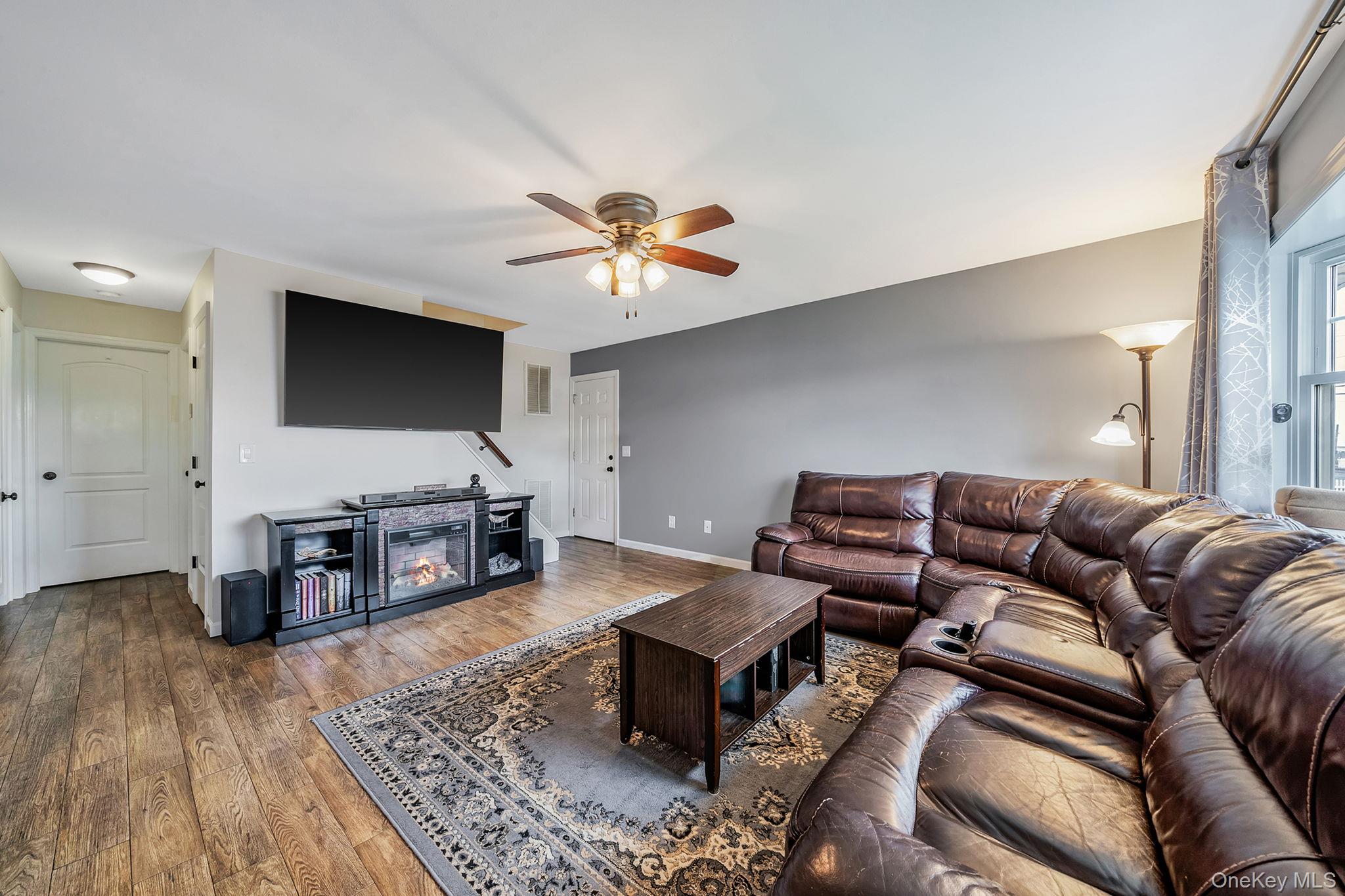 253 East Riviera Drive Lindenhurst, NY 11757 - Photo 4 of 24