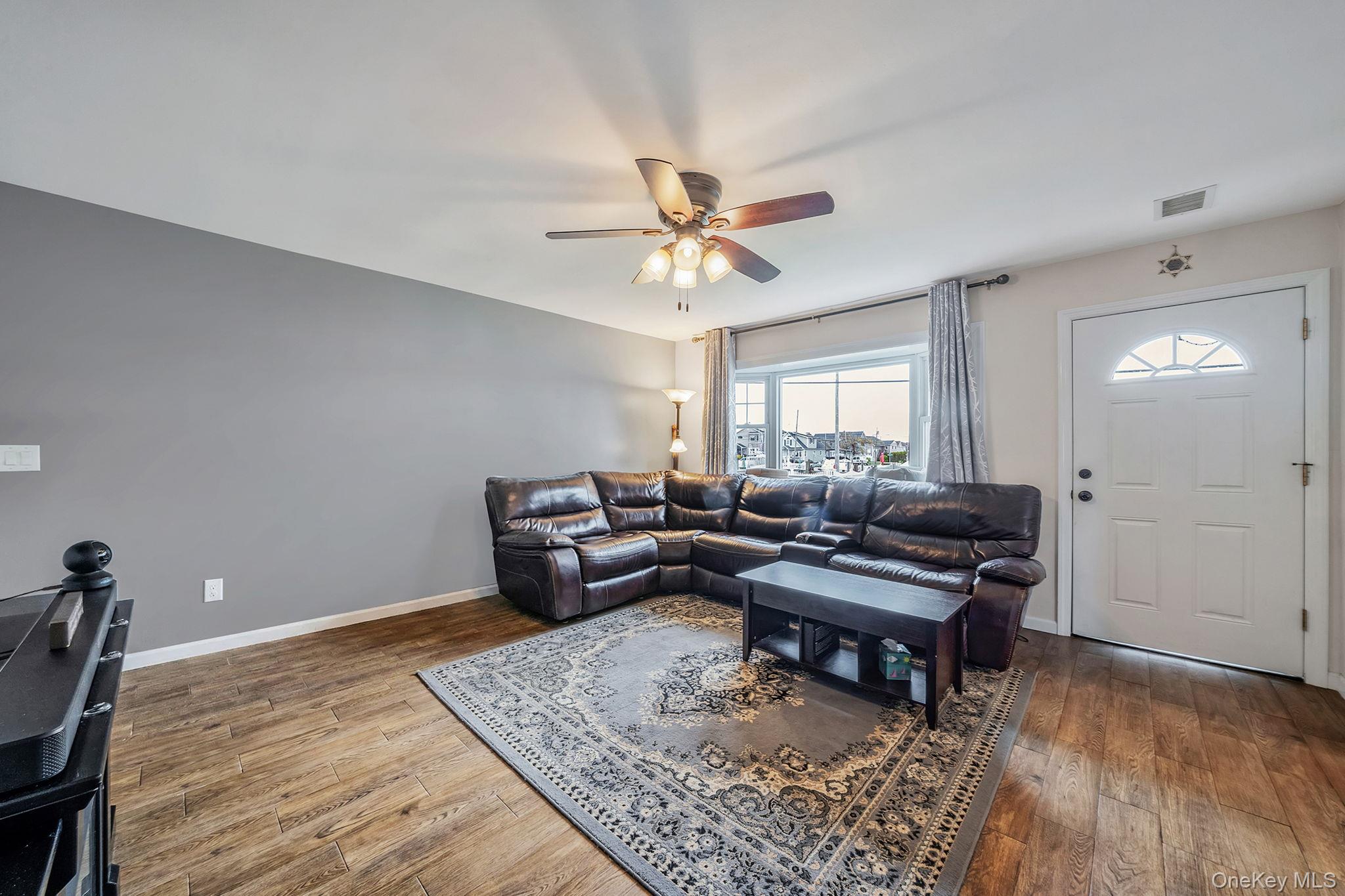 253 East Riviera Drive Lindenhurst, NY 11757 - Photo 5 of 24