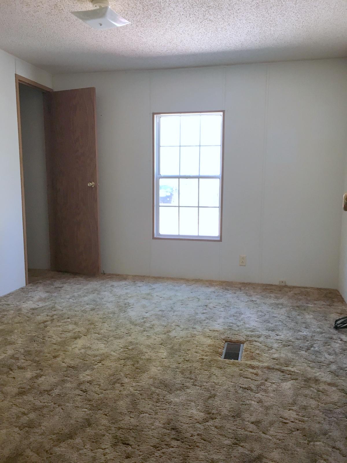 882 Don Graff Road Freeport, FL 32439 - Photo 10 of 22 an empty room with a window