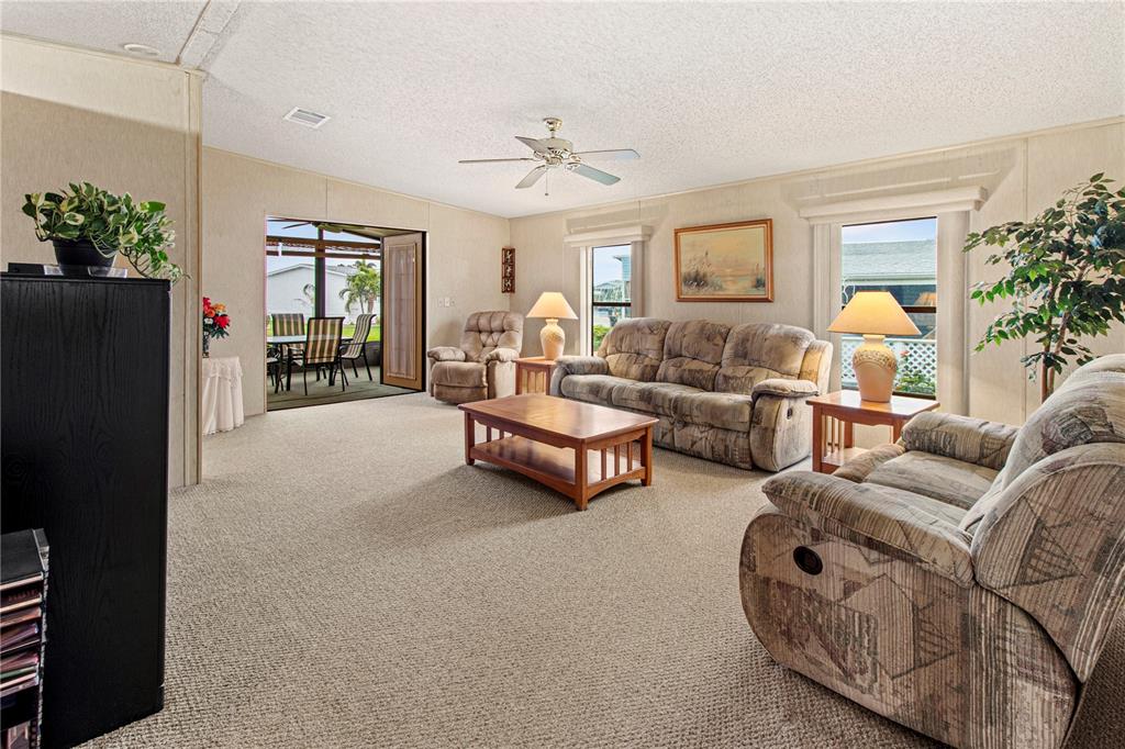 135 Hummingbird Avenue Ellenton, FL 34222 - Photo 8 of 48