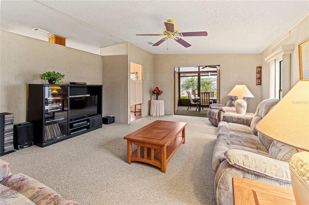 135 Hummingbird Avenue Ellenton, FL 34222 - Photo 9 of 48