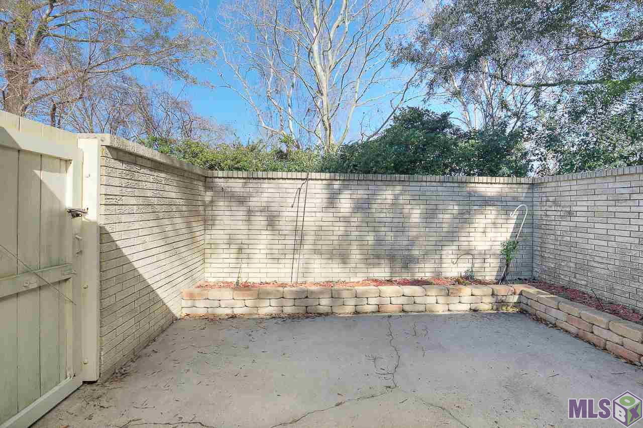 1235 Crescent Drive Baton Rouge, LA 70806 - Photo 17 of 25 Master Bedroom Private Patio