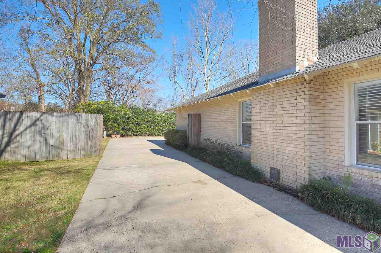 1235 Crescent Drive Baton Rouge, LA 70806 - Photo 4 of 25 Plenty of Parking