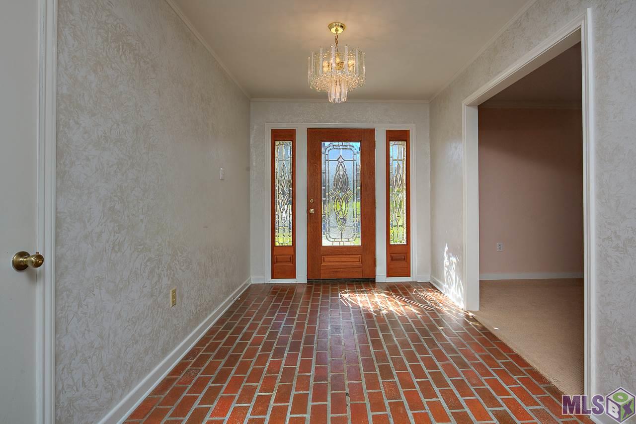 1235 Crescent Drive Baton Rouge, LA 70806 - Photo 8 of 25 Foyer