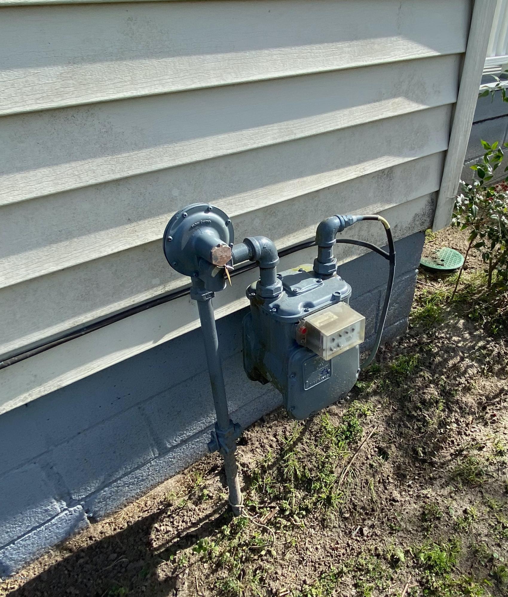 3304 Oaks Road New Bern, NC 28560 - Photo 15 of 35 NATURAL GAS