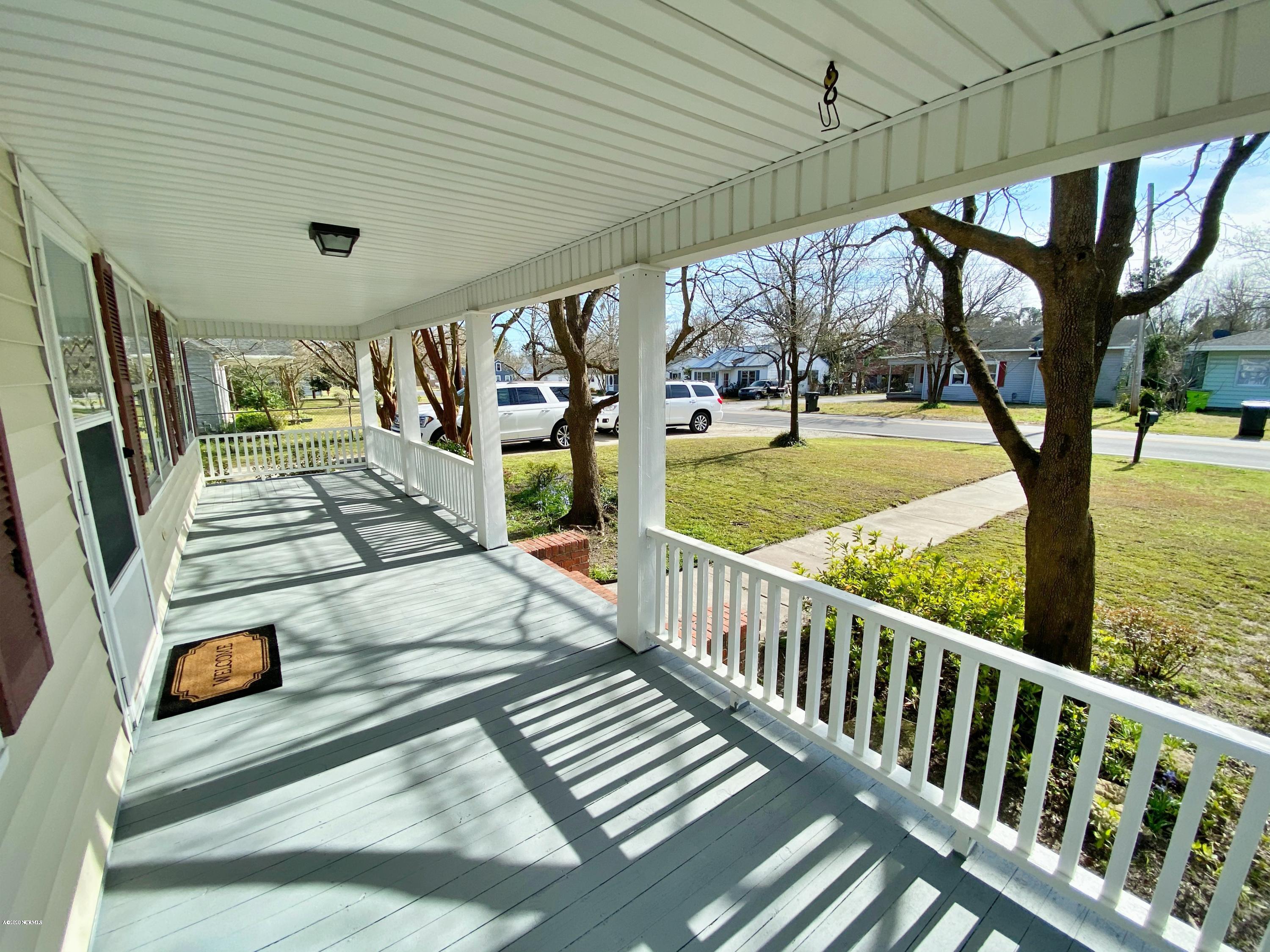 3304 Oaks Road New Bern, NC 28560 - Photo 17 of 35 AMAZING PORCH