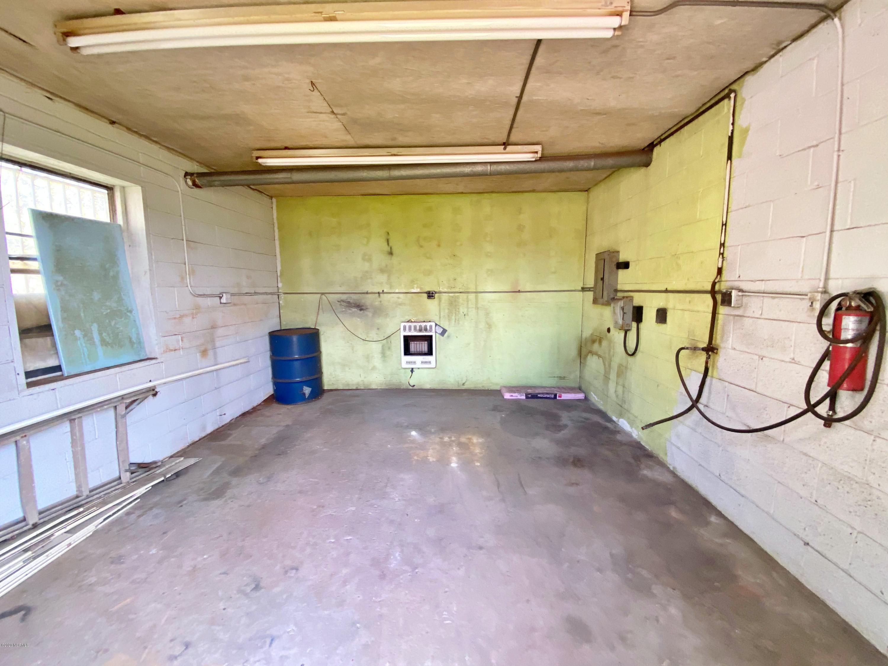 3304 Oaks Road New Bern, NC 28560 - Photo 29 of 35 EXTRA GARAGE SATLL